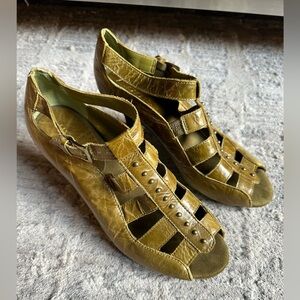 Aerosols Vintage Green‎ Leather Cage Studded Heeled Pumps Size 9 New